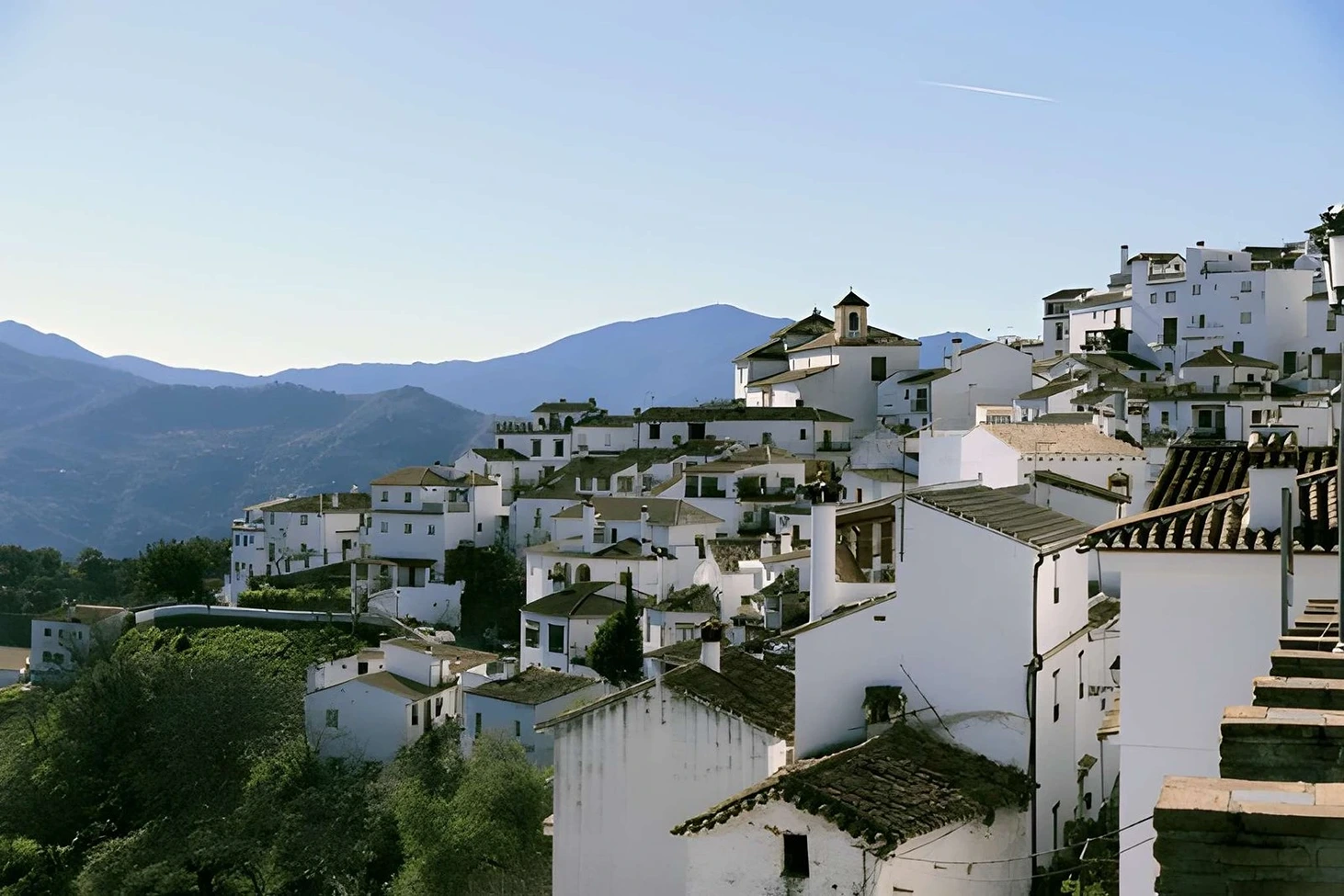 Vistas al Valle del Genal desde la vía ferrata de Benalauría