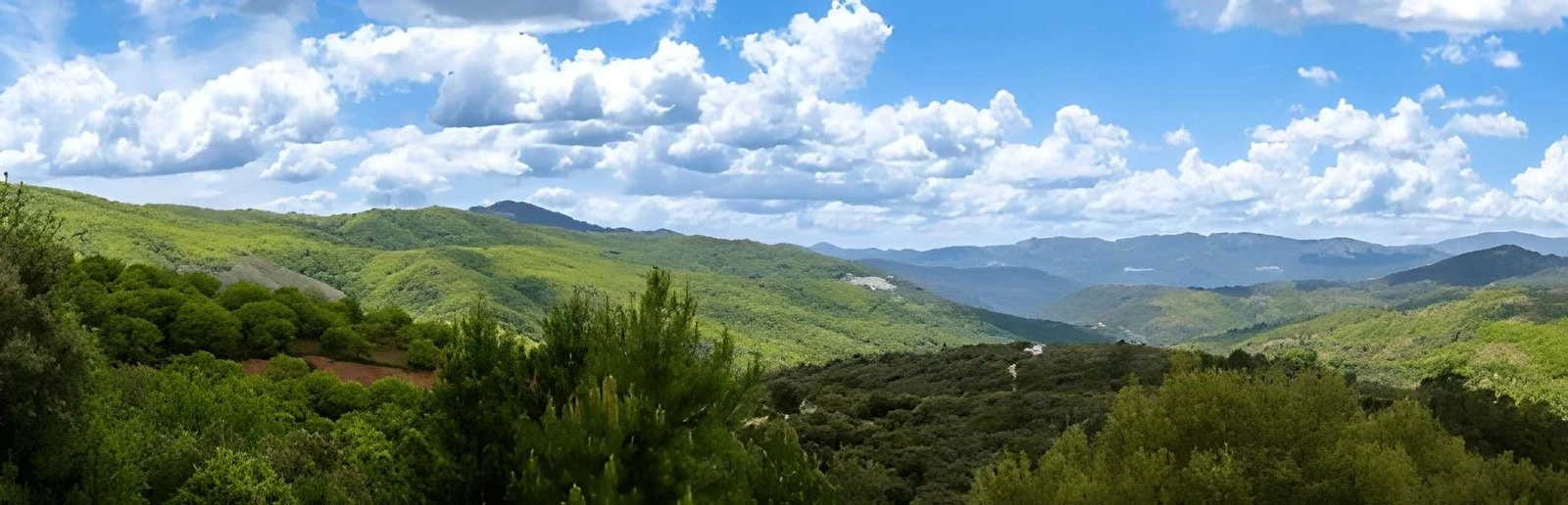 Grupo familiar reducido en la ferrata de Benalauría con Sendalpina